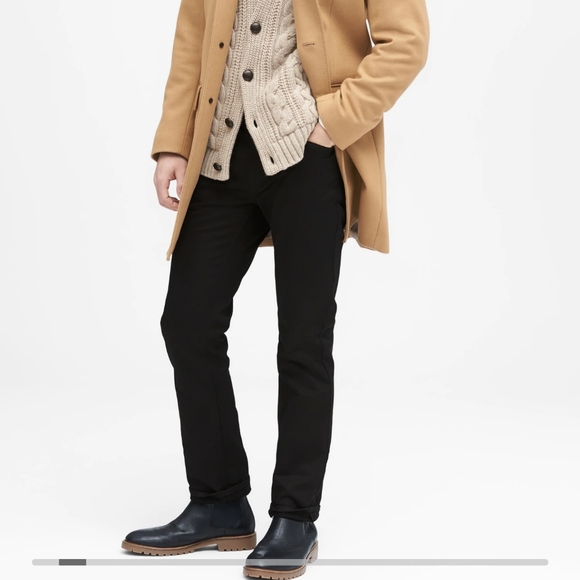 Gorgeous Banana Republic traveler jeans - Picture 2 of 5